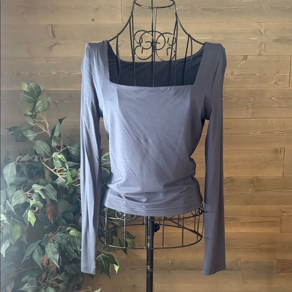 Long sleeve square neck cropped top